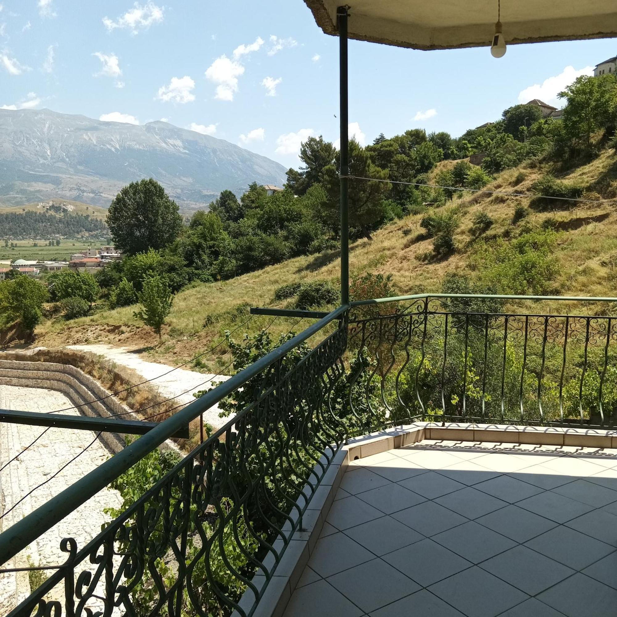 Privat overnatting Vera's House Gjirokastër